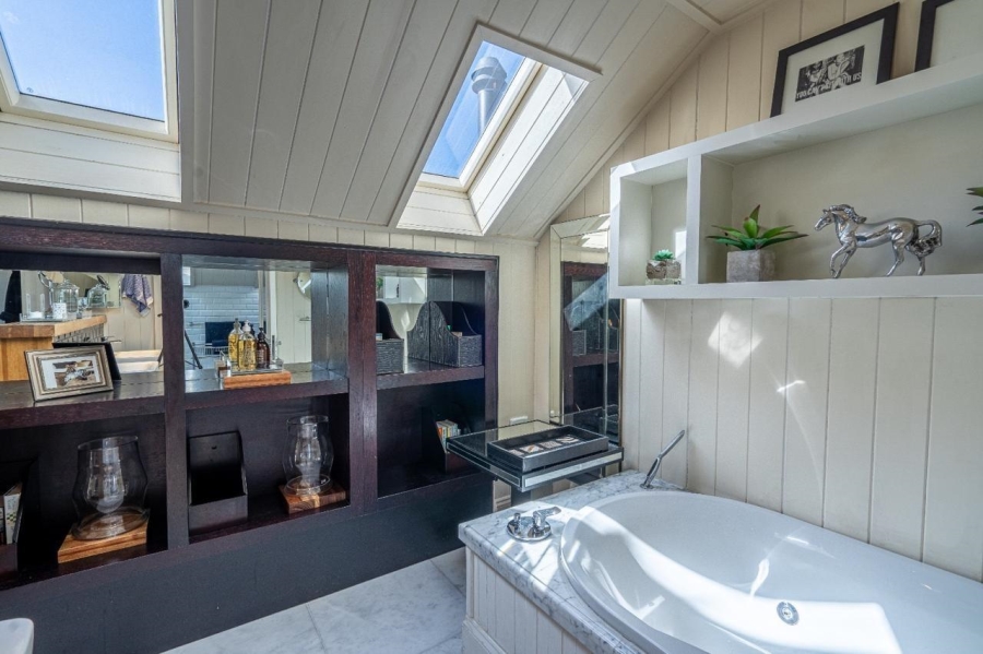 To Let 2 Bedroom Property for Rent in Bantry Bay Western Cape